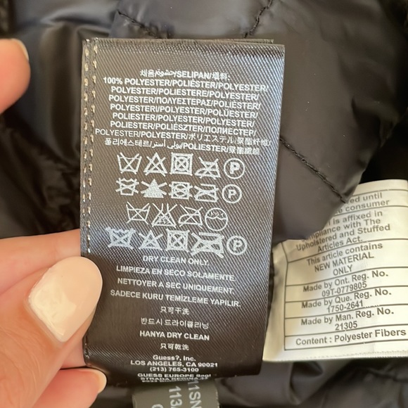 Guess insulated Winter Jacket- New Condition Sz L - Picture 12 of 12